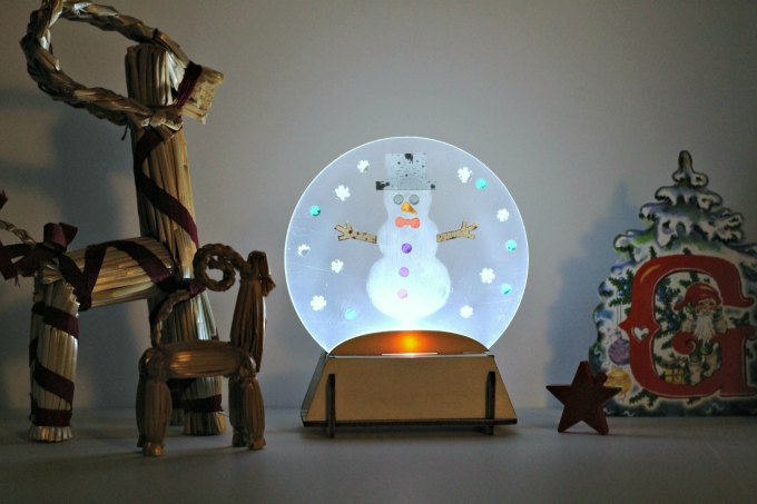 Make a LED holiday luminary. STEM Christmas craft for tweens.