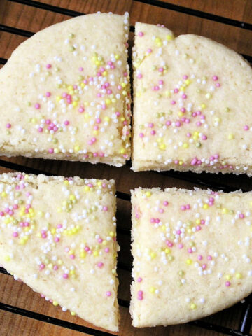 Cookie separated into four equal fractions.