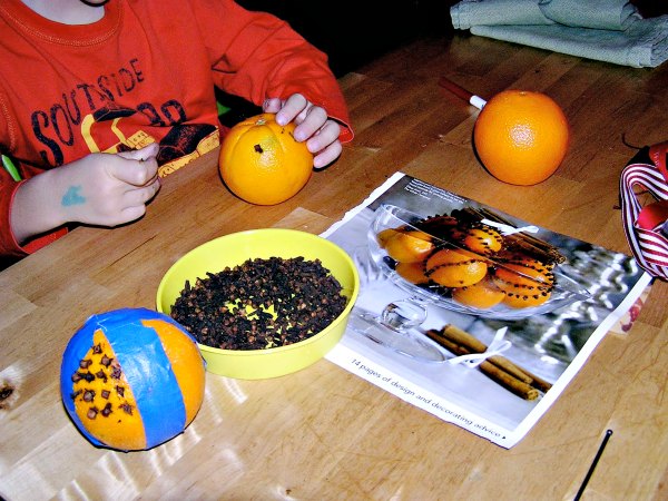 Pomanders - a fun holiday activity for kids