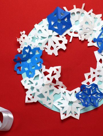 Position snowflakes on wreath