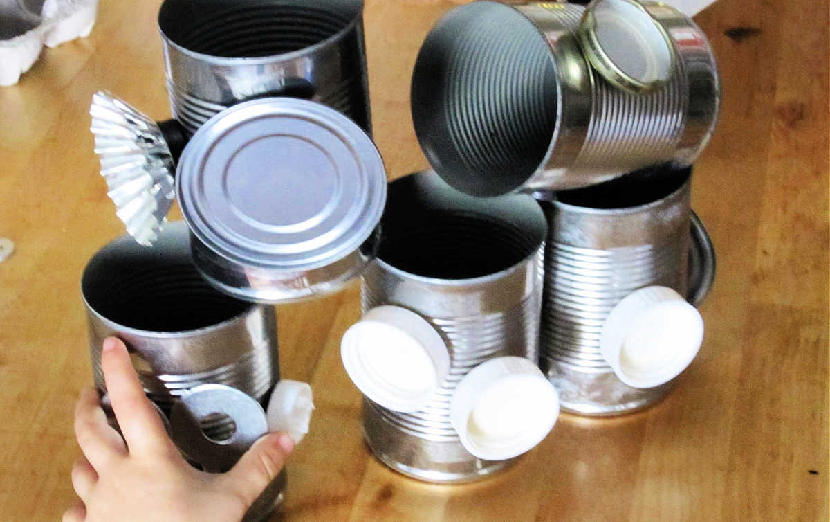 Tin cans and plastic caps as part of magnet building set