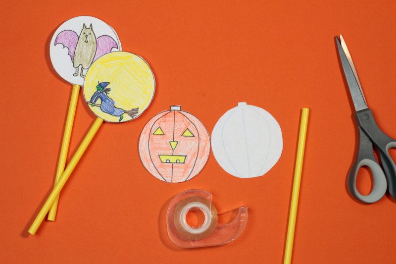 Materials to make a Halloween thaumatrope